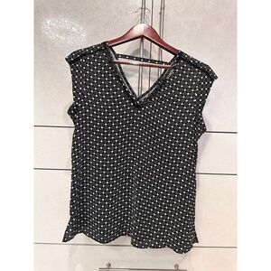 DR2 Sleeveless Blouse